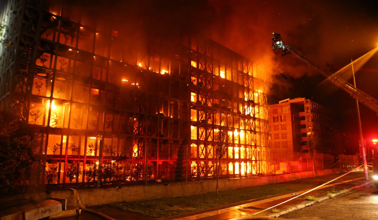 Huge fire in Turkey: residents of the multi-storey building evacuated