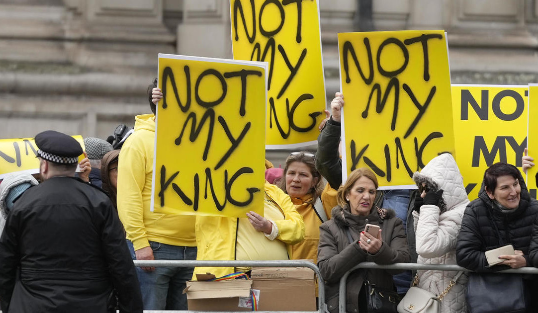 'Abolish the Monarchy' - Republican protesters march through London streets