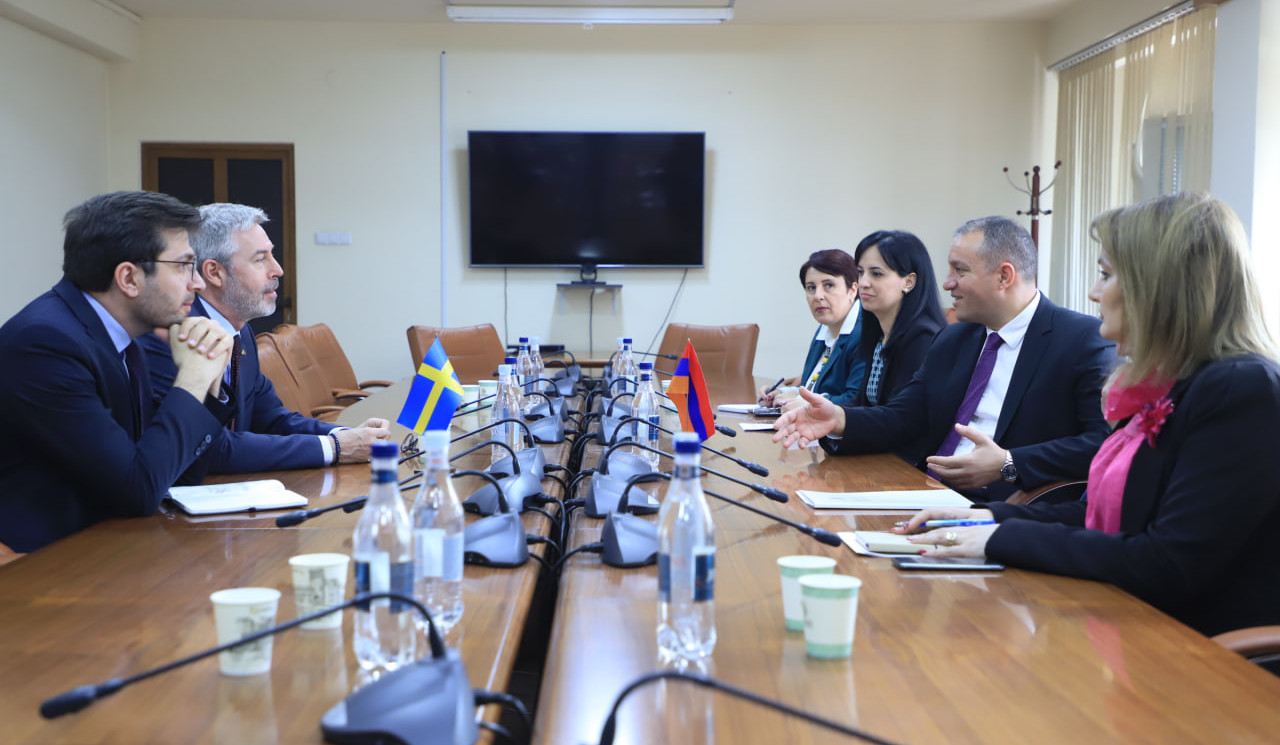 Kerobyan discussed with Swedish ambassador issue of organizing direct air communication between two countries