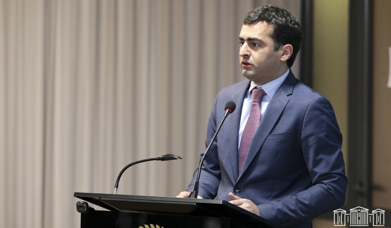 Hakob Arshakyan gives speech at Fifth Yakov Zeldovich International Conference