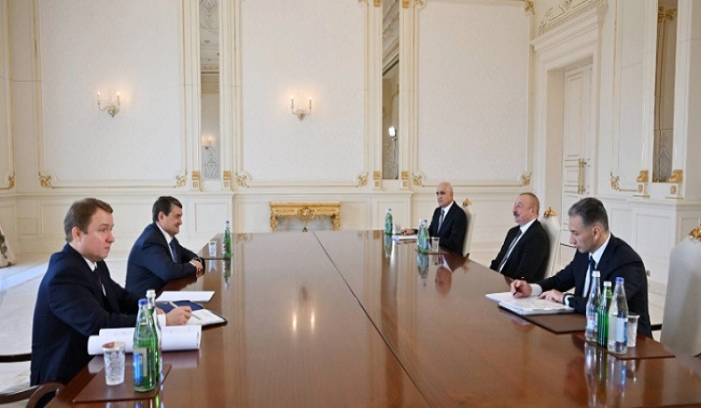 Aliyev discussed issues related to cooperation in field of transport with assistant of Russian President