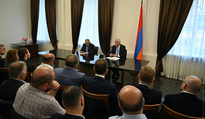 Vahagn Khachaturyan spoke with representatives of Armenian community of St. Petersburg about current situation of Karabakh issue