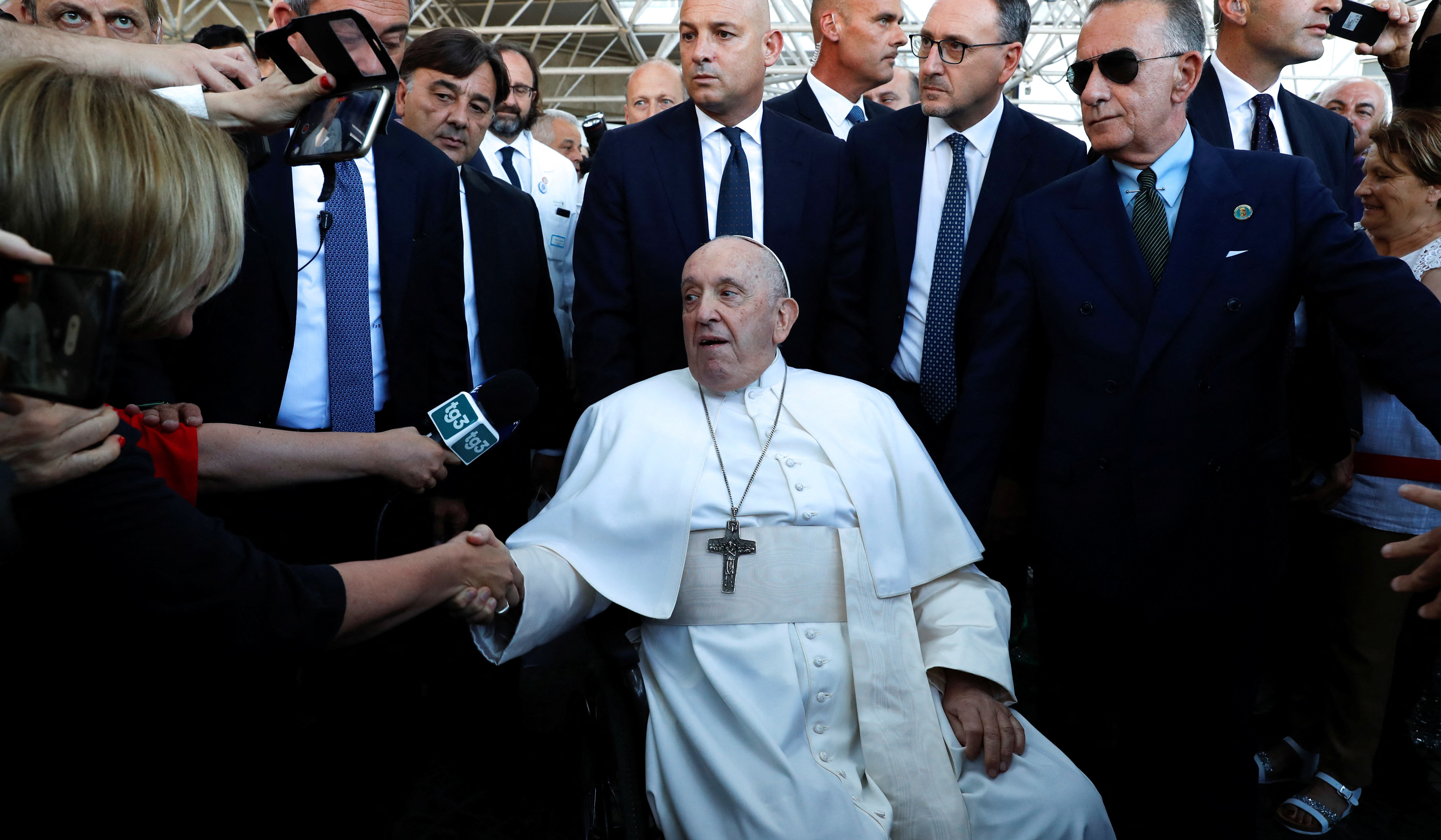 Pope Francis leaves hospital nine days after surgery