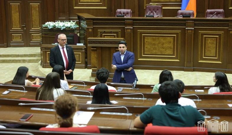 RA NA President Alen Simonyan Meets with Students of the Memory Train Cultural-Educational Project