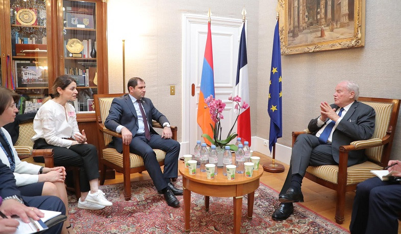 Suren Papikyan and chairman of French Senate Committee discussed issues related to defense cooperation