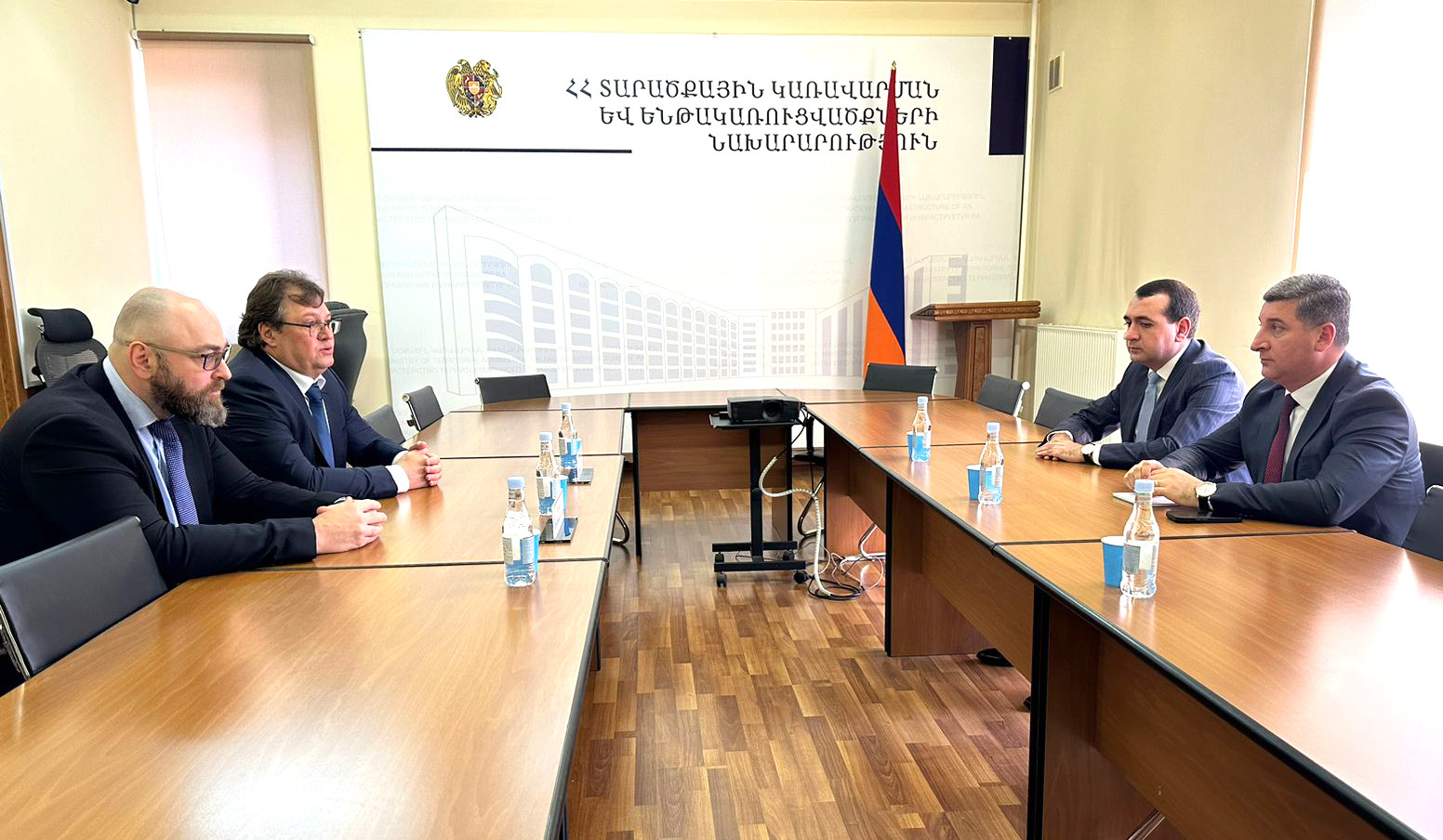 Գնել Սանոսյանն ու ԶՊՄԿ գլխավոր տնօրենը քննարկել են կոմբինատի վիճակը, զարգացման հեռանկարները