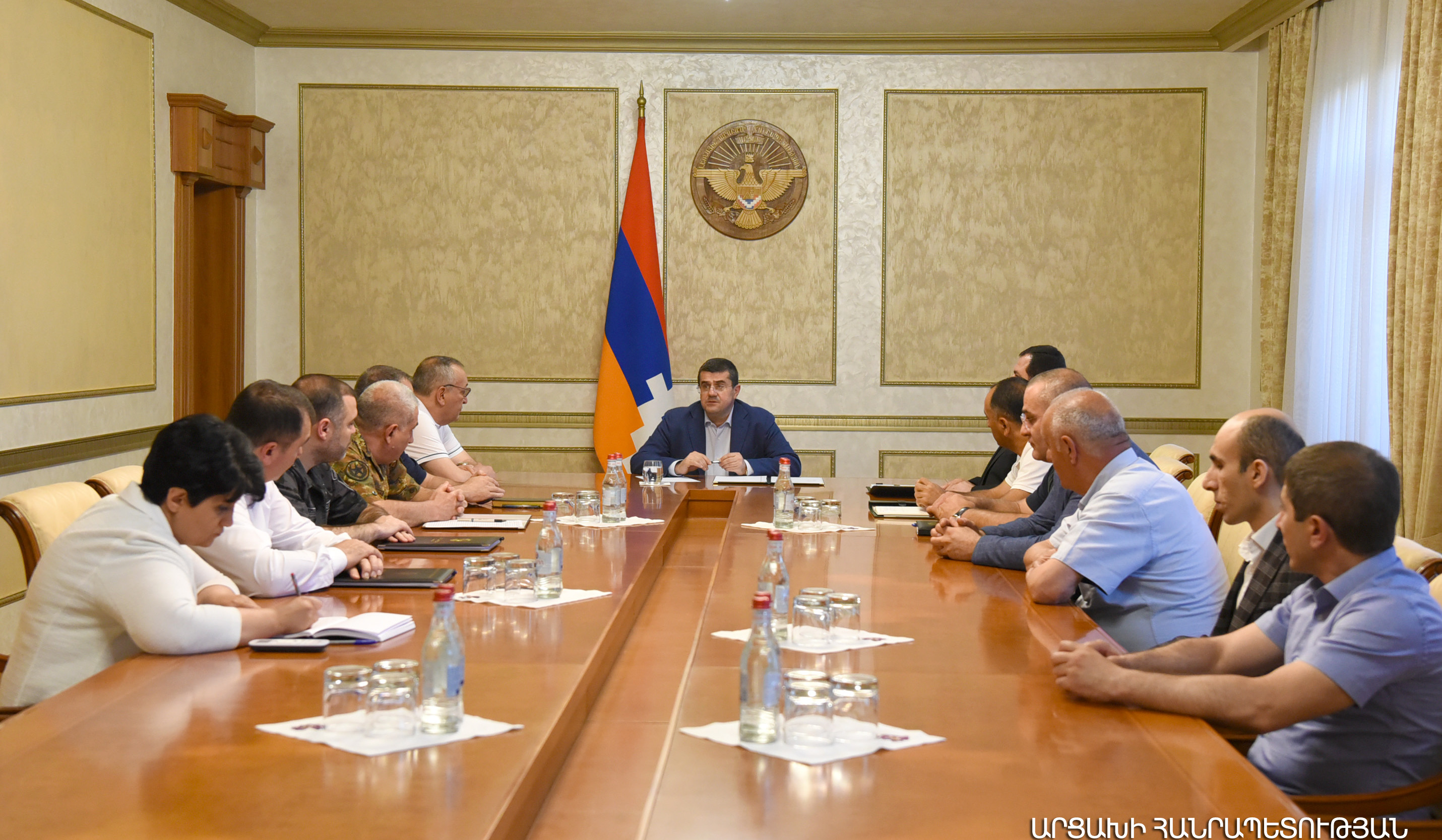 Arayik Harutyunyan held a working meeting related to military-political situation and humanitarian issues