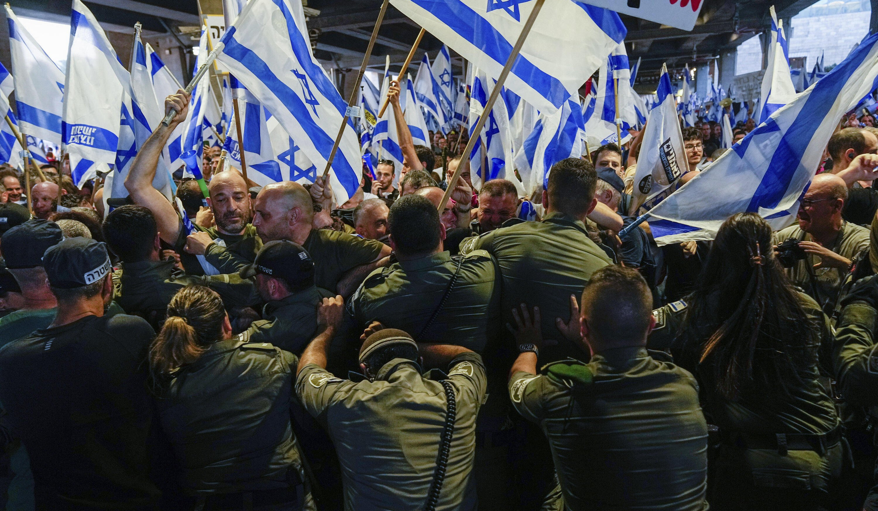 Scuffles break out as anti-government protesters try to blockade Israel's airport