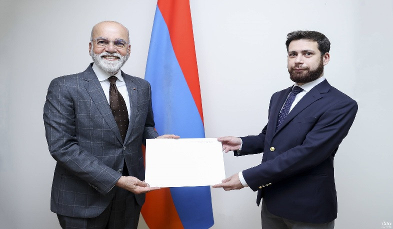 Newly appointed Ambassador of Bahrain hands over copy of his credentials to Deputy Foreign Minister of Armenia