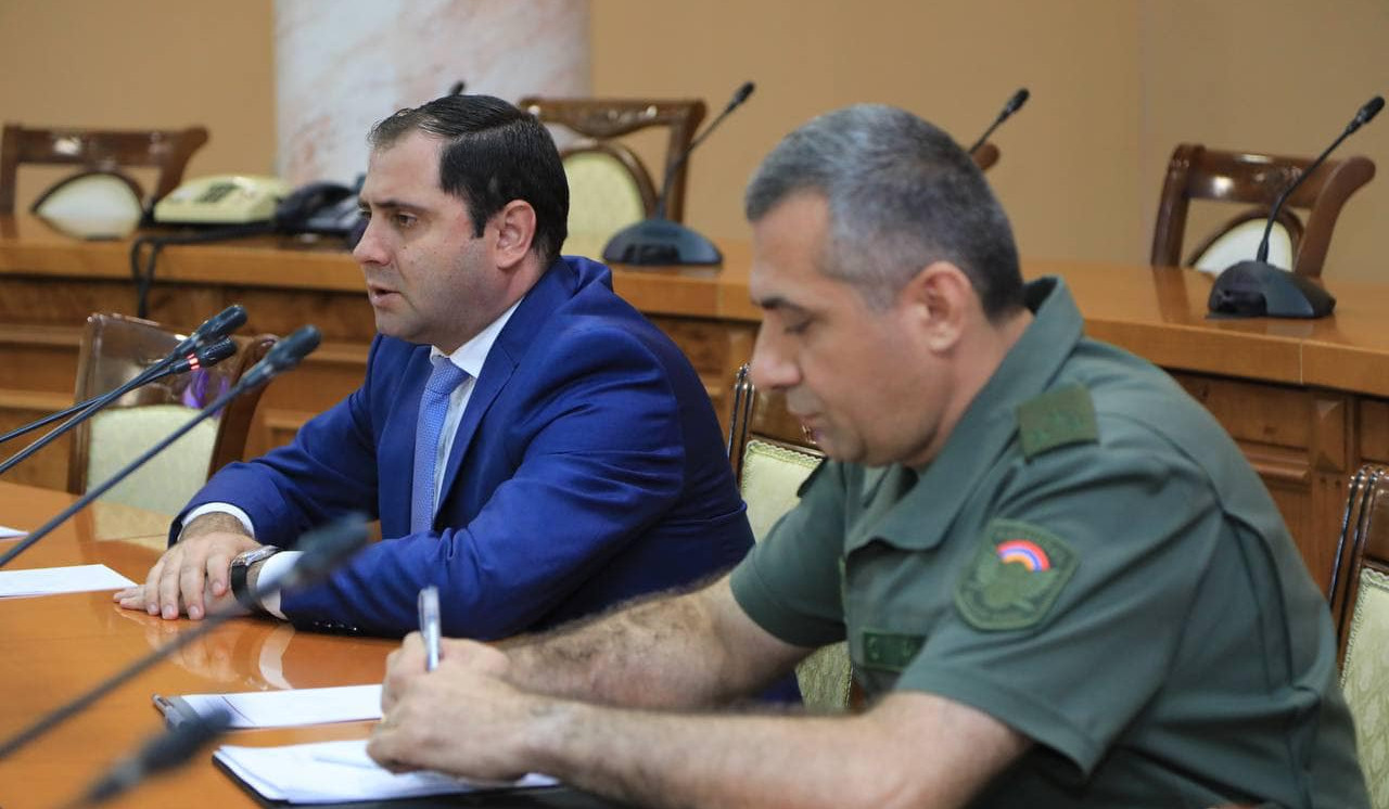 Armenian Defence Minster briefs defence attaches on reforms being implemented in MoD