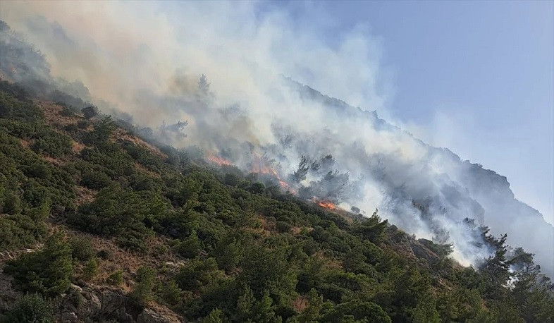 Huge force of aircraft and firefighters tackling Turkish blaze