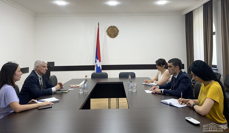 Foreign Minister of Nagorno-Karabakh discussed possibilities of overcoming humanitarian crisis with adviser of mayor of Paris