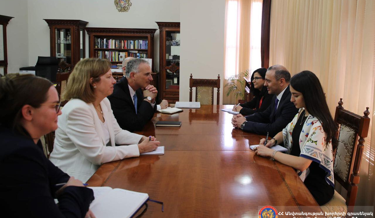 Armen Grigoryan and Louis Bono discussed humanitarian crisis created in Nagorno-Karabakh