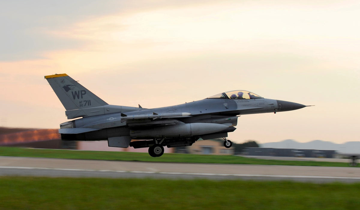 Biden greenlights Ukrainian pilots training on F-16 jets