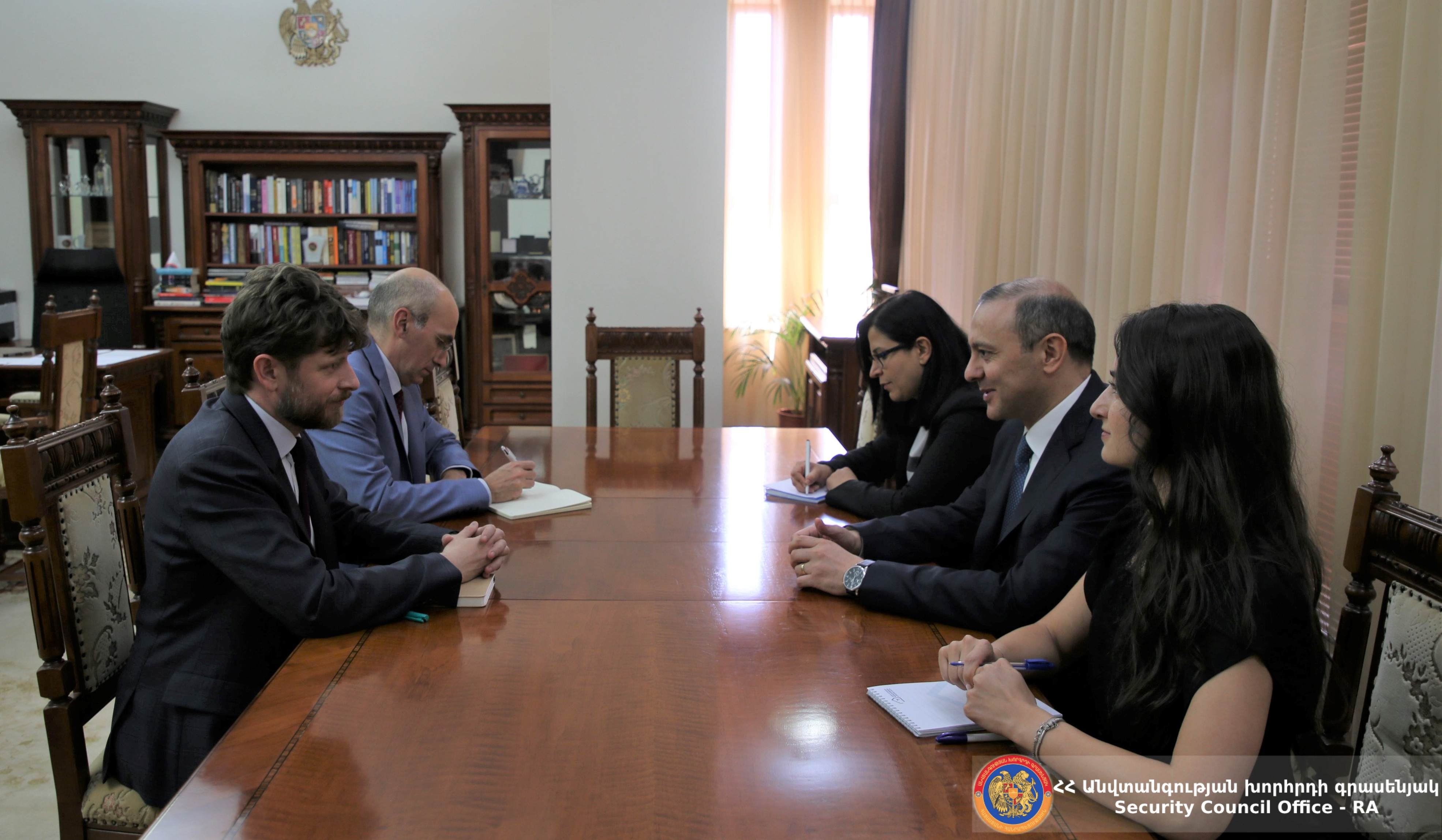 Secretary of Armenia’s Security council presents deteriorating humanitarian situation in Nagorno-Karabakh to French Ambassador