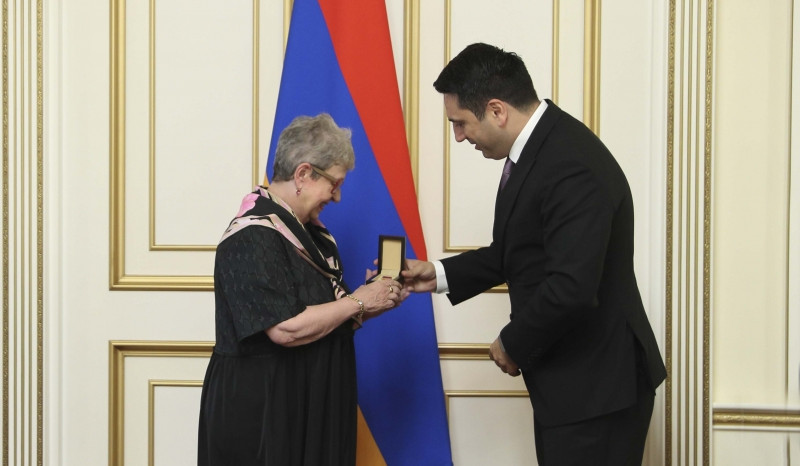 Alen Simonyan awards Andrea Wiktorin with Medal of Honor of Armenian Parliament