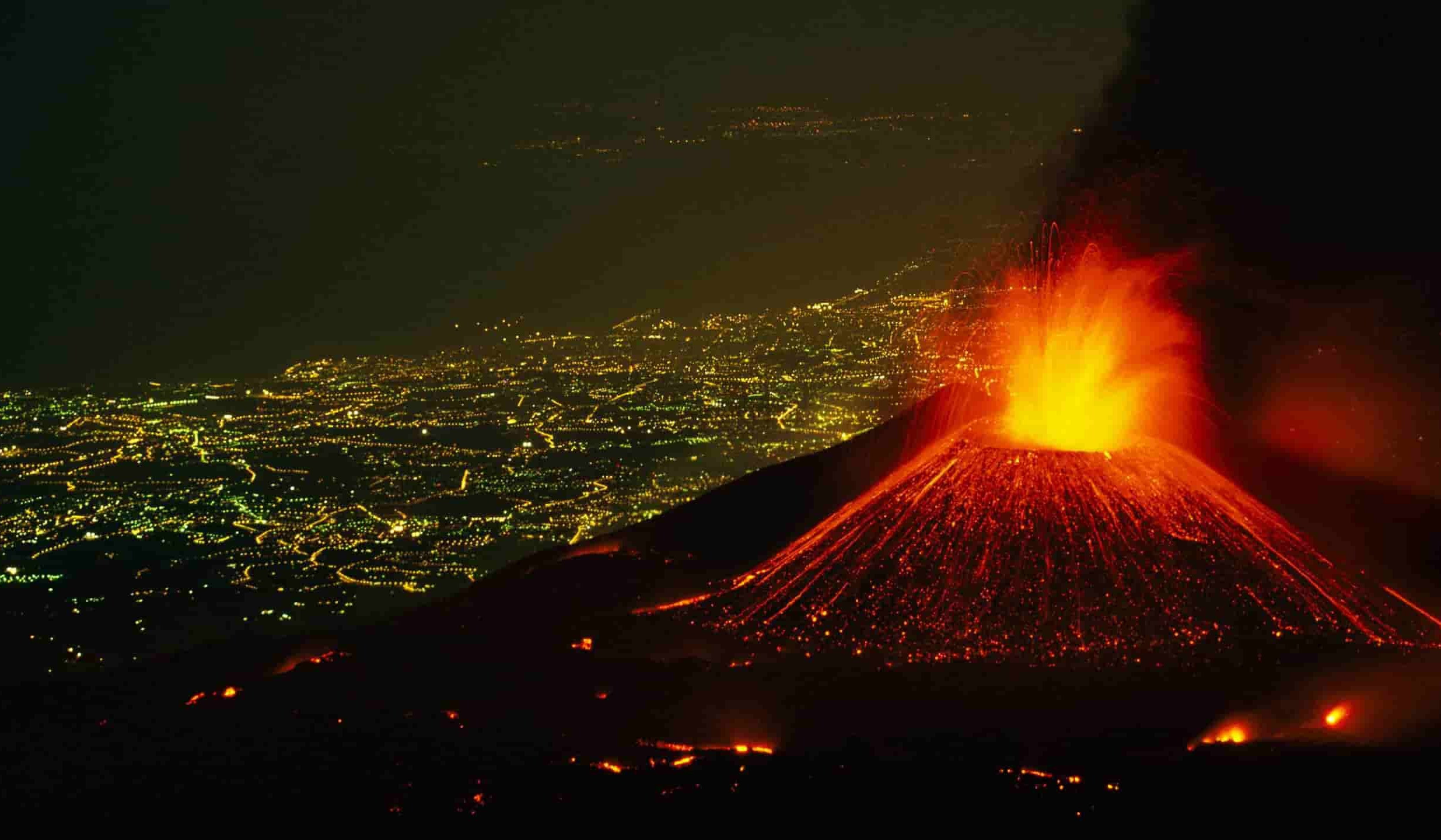 Mount Etna eruption forces closure of Catania airport