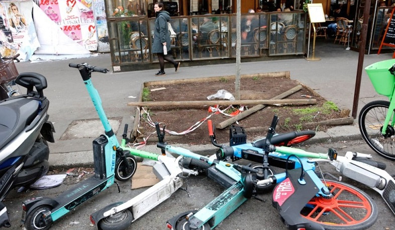 Paris says goodbye to rental e-scooters ahead of 31 Aug ban