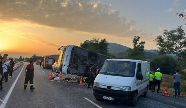 Accident like massacre in Denizli: 6 people on bus hit by truck killed