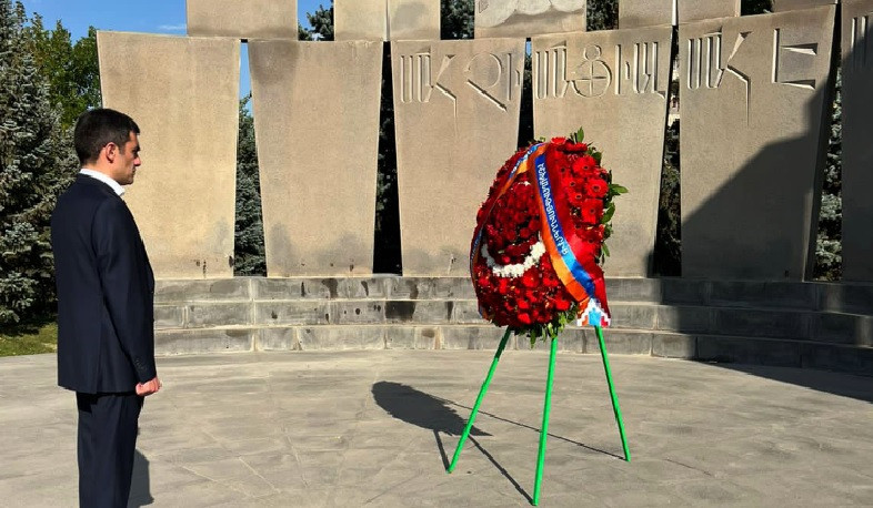 Foreign Minister of  Nagorno-Karabakh Sergey Ghazaryan paid tribute at Yerablur Military Pantheon