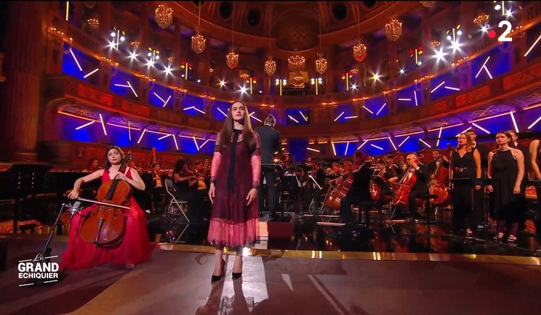 At the end of special edition dedicated to Armenia, Armenian national anthem played on air of France 2