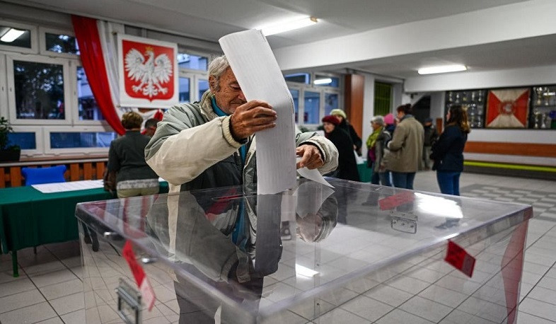 Polish opposition looks set to oust ruling nationalists in major political shift