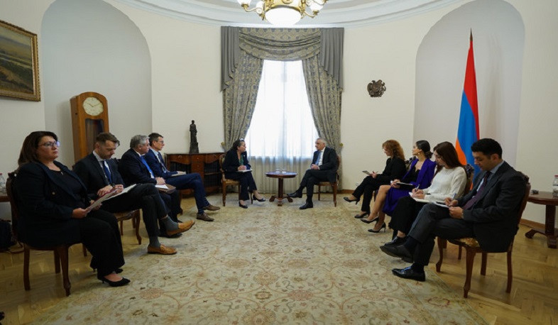 Mher Qrgoryan Erin Mıkın rəhbərli etdiyi nümayəndə heyəti ilə regional inkişafları və Ermənistanın üzləşdiyi problemləri müzakirə edib