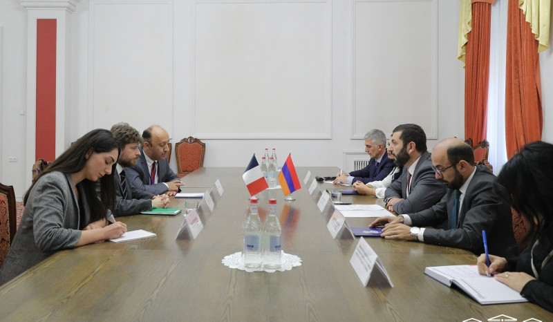 Rustam Bakoyan meets with newly appointed Ambassador of France to RA Olivier Decottignies