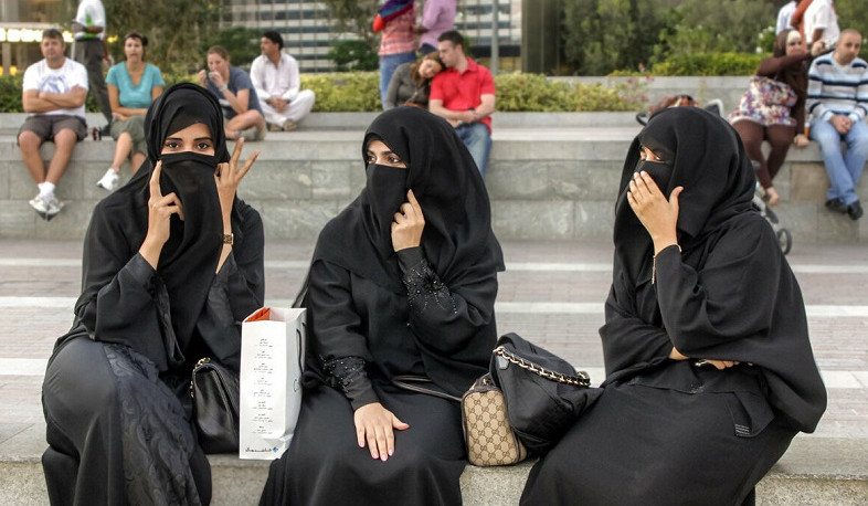 В Узбекистане запретили носить одежду, закрывающую лицо