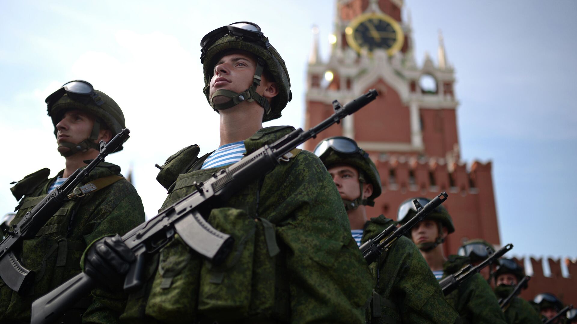 Russia increases maximum size of armed forces by 170,000 servicemen