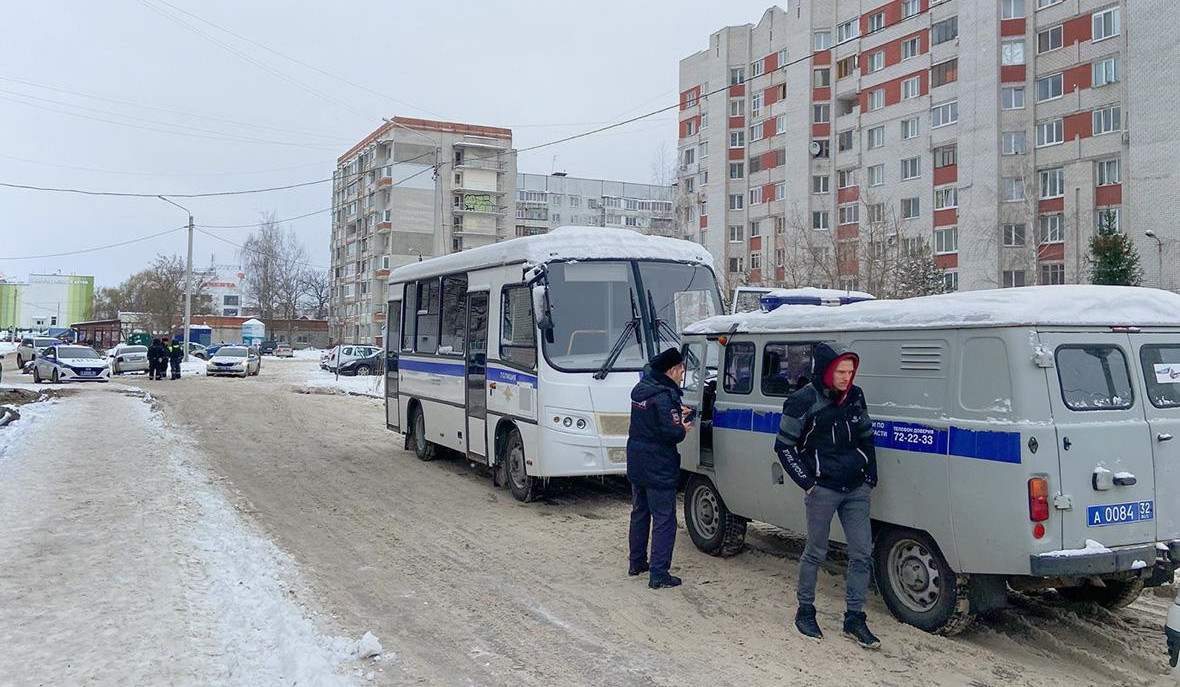 Два человека погибли в результате стрельбы в Брянской гимназии