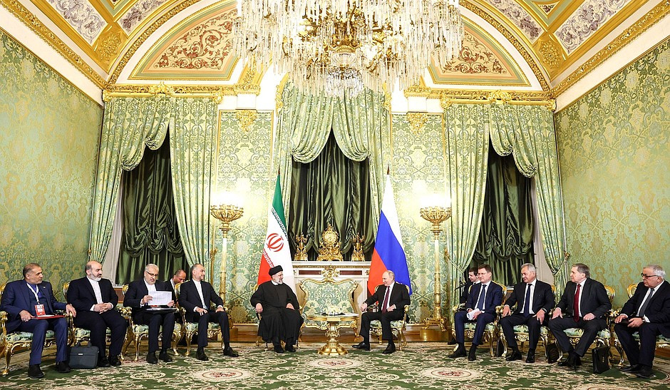 Iranian and Russian presidents discuss mutual cooperation and regional issues in Moscow