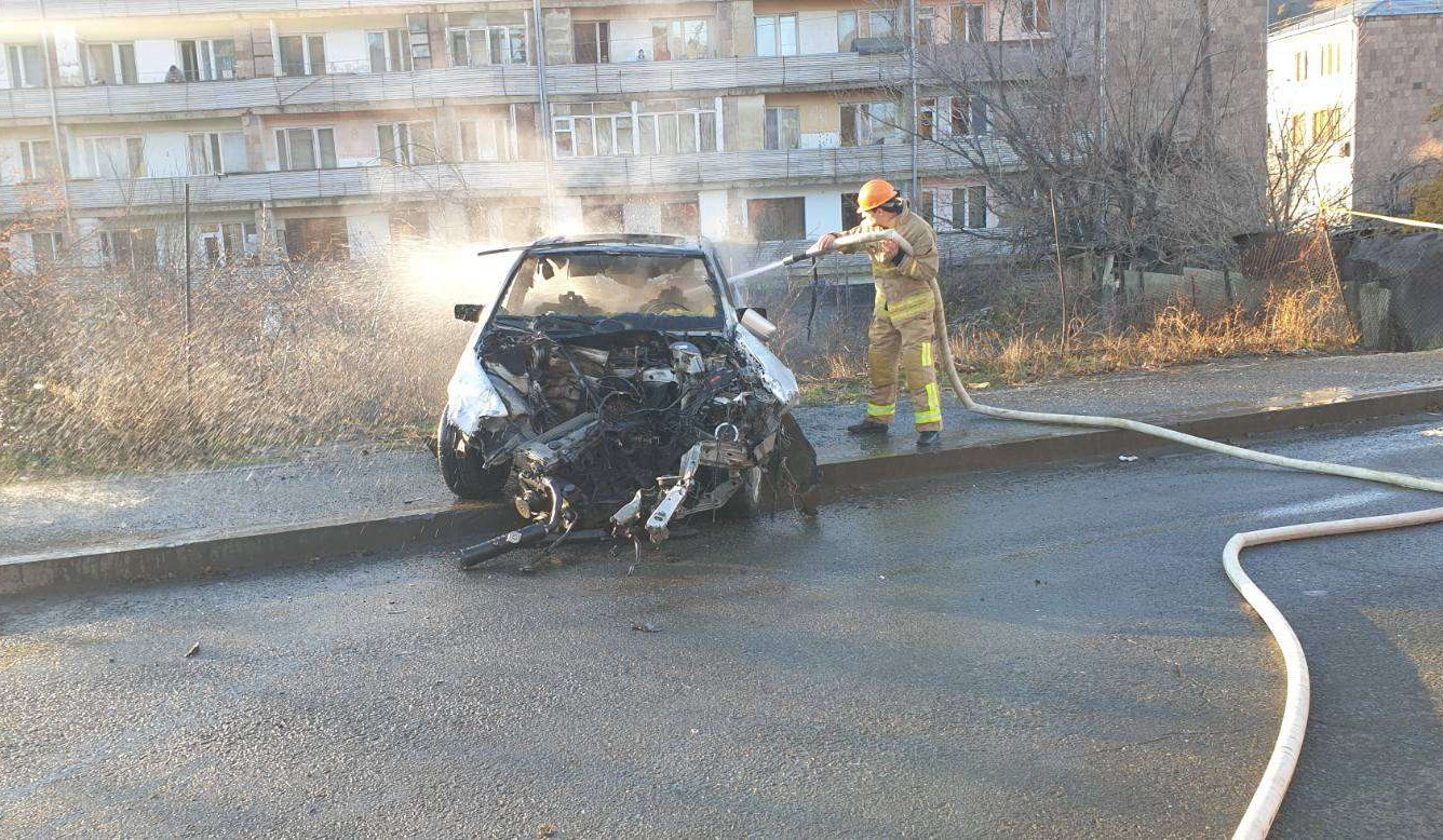 Երևան-Մեղրի ճանապարհին մեքենաներ են բախվել, հրդեհ է բռնկվել. կա տուժած