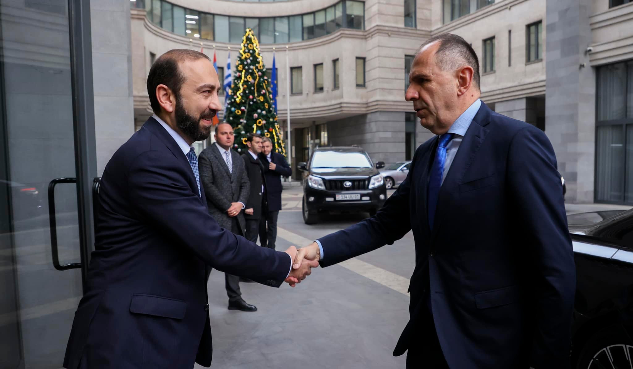 Tête-à-tête meeting between George Gerapetritis and Minister Mirzoyan commenced