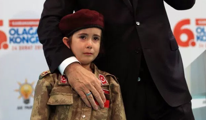 Erdogan to little girl: “Maroon berets don’t cry”