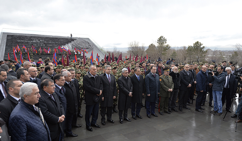 Նախագահ Սարգսյանն այցելել է Եռաբլուր