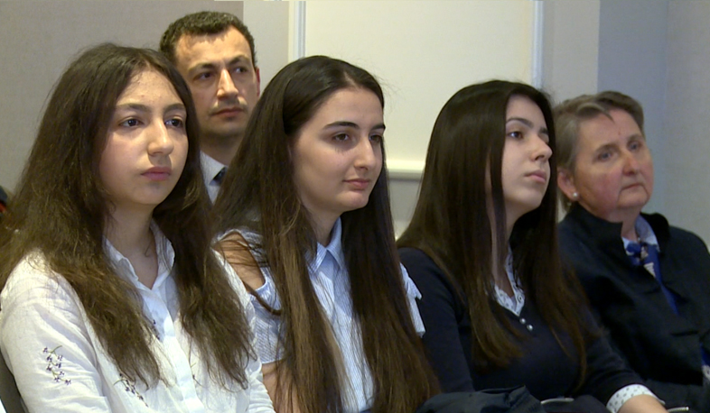 Five Armenian students to study in English schools