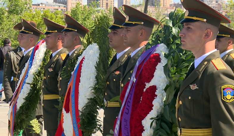 Армения не одинока: послы и гости в Цицернакаберде