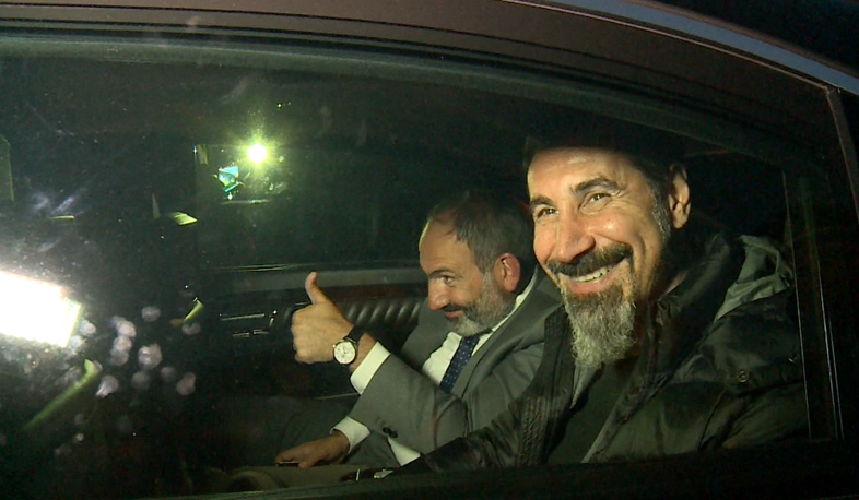 Serj Tankian arrives in Yerevan