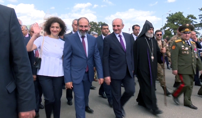 Armenia PM and Artsakh President lead celebration rally