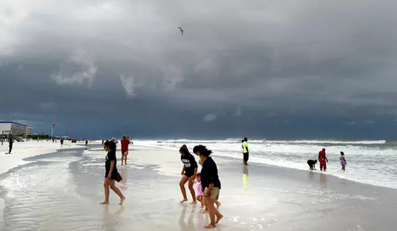 11000 people evacuated because of Hurricane Alberto