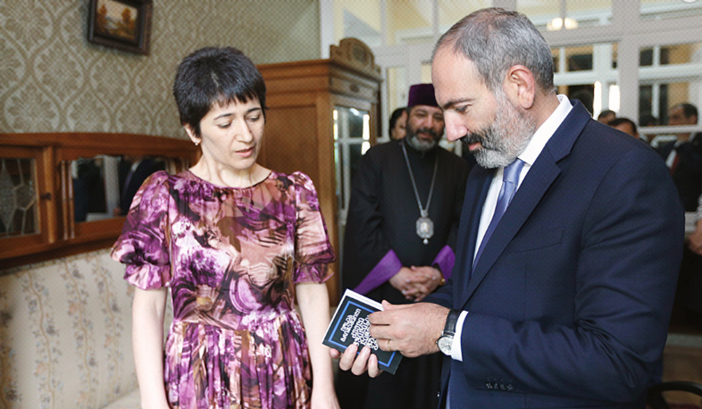 Nikol Pashinyan visits Hovhannes Tumanyan House scientific-cultural center