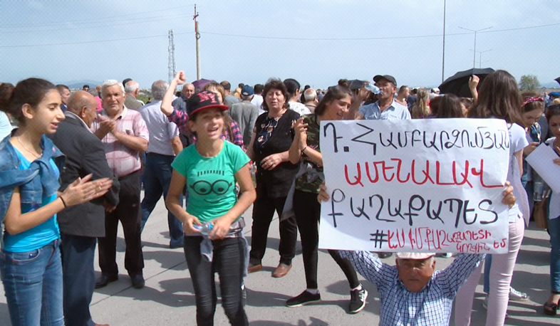 Protesters demand to free arrested Mayor of Masis