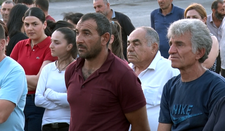 Arshaluys locals threaten to close highway