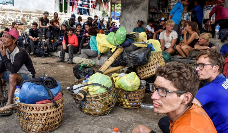 Hikers trapped on Mount Rinjani