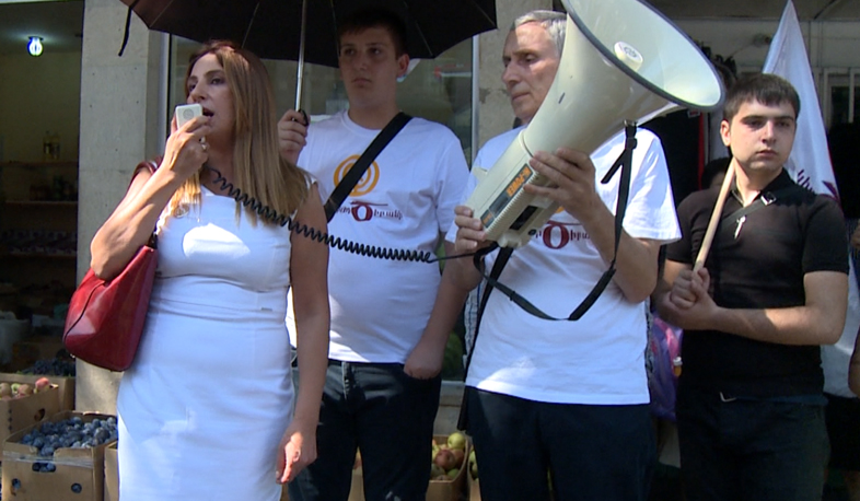 Yerkir Tsirani campaigns in Erebuni