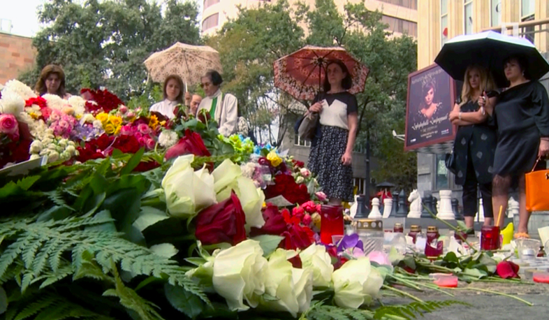 Yerevan mourns Aznavour