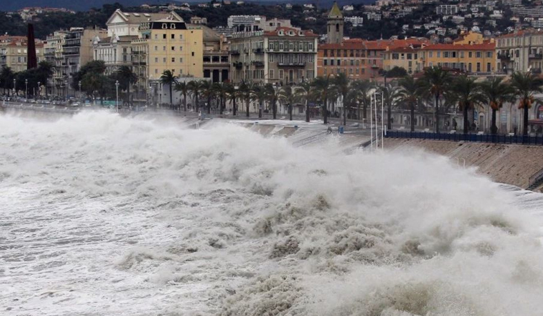 Deadly floods hit France and Italy