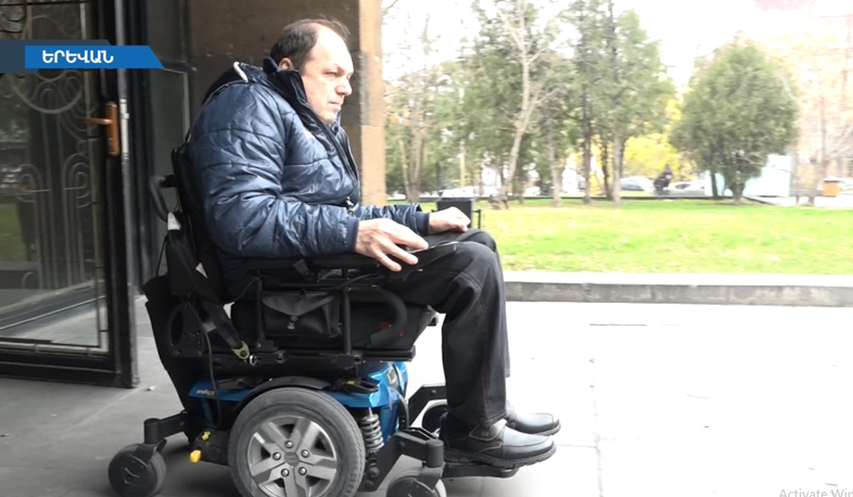 People with disabilities address City Hall