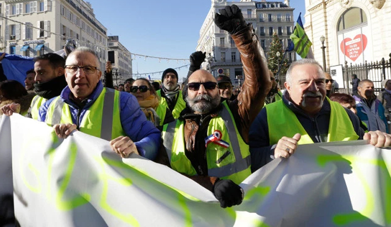 Yellow vests cost France €10 billion